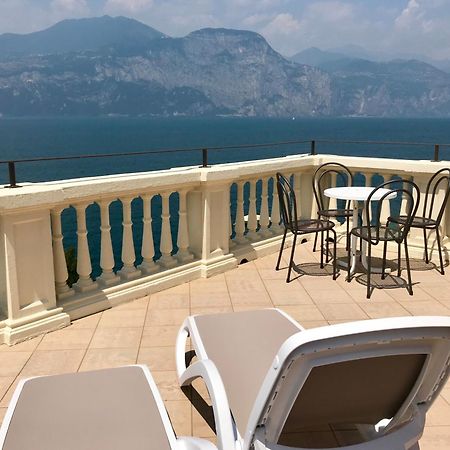 Villa Torre - Atmosfera Romantica Бренцоне-суль-Гарда Екстер'єр фото