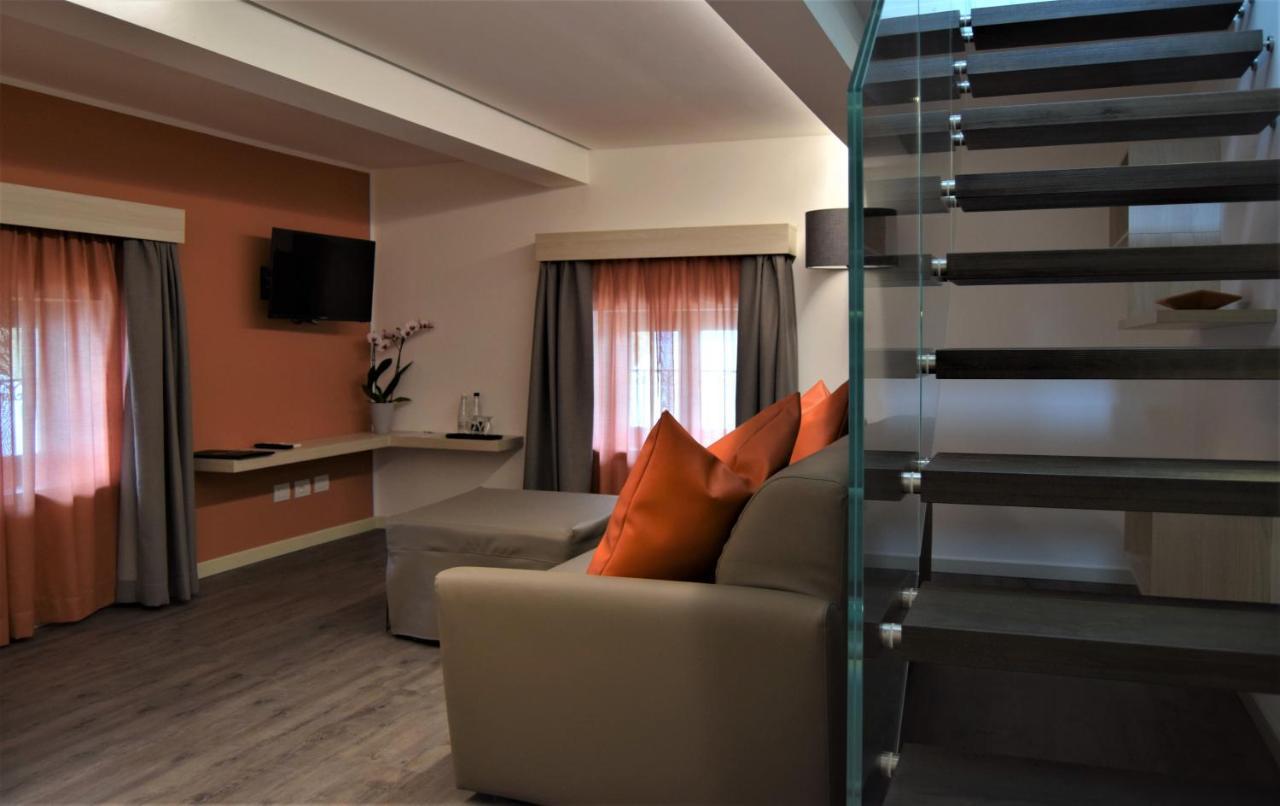 Villa Torre - Atmosfera Romantica Бренцоне-суль-Гарда Екстер'єр фото