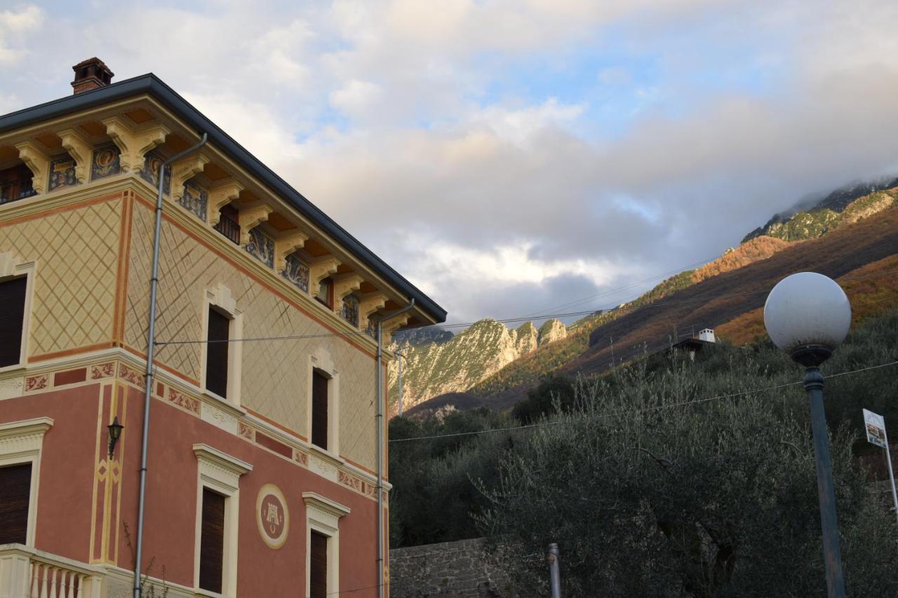 Villa Torre - Atmosfera Romantica Бренцоне-суль-Гарда Екстер'єр фото