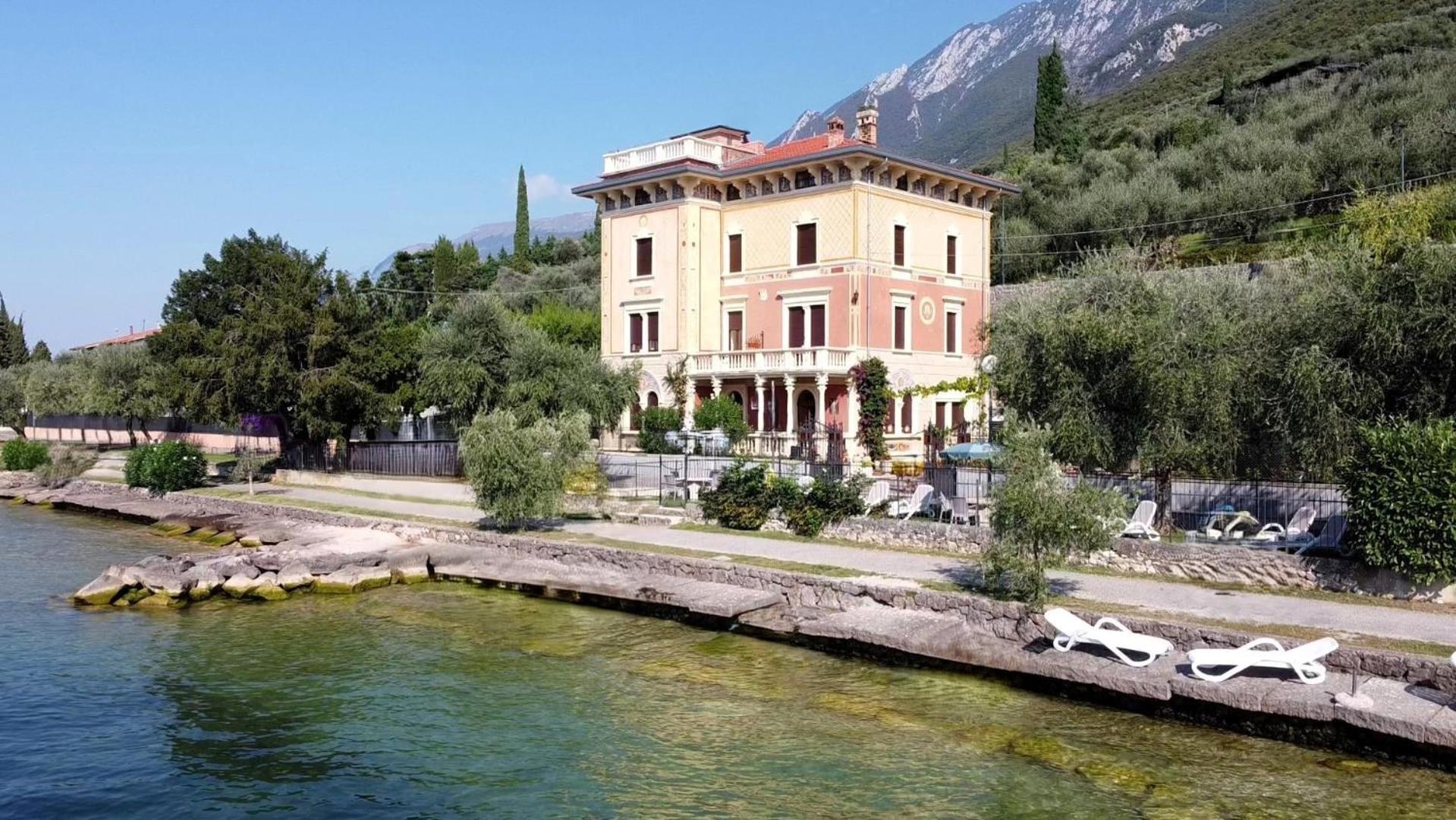 Villa Torre - Atmosfera Romantica Бренцоне-суль-Гарда Екстер'єр фото