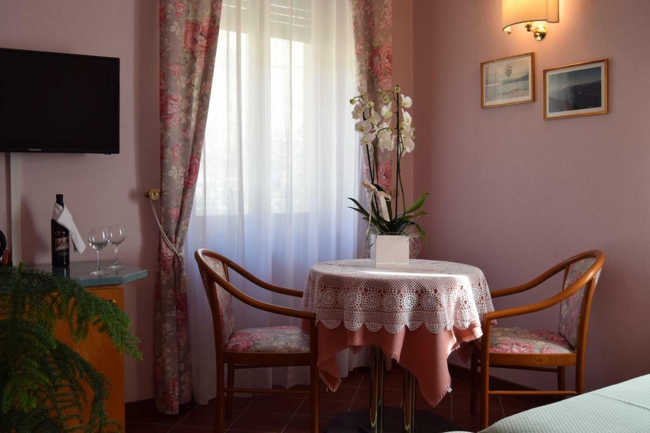 Villa Torre - Atmosfera Romantica Бренцоне-суль-Гарда Екстер'єр фото