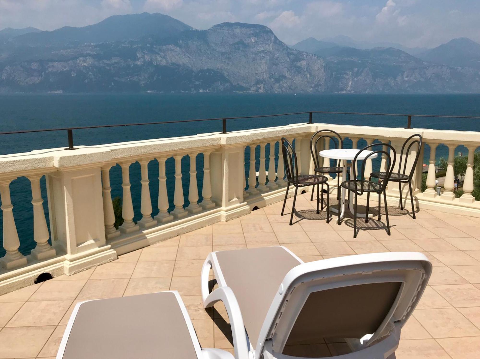 Villa Torre - Atmosfera Romantica Бренцоне-суль-Гарда Екстер'єр фото