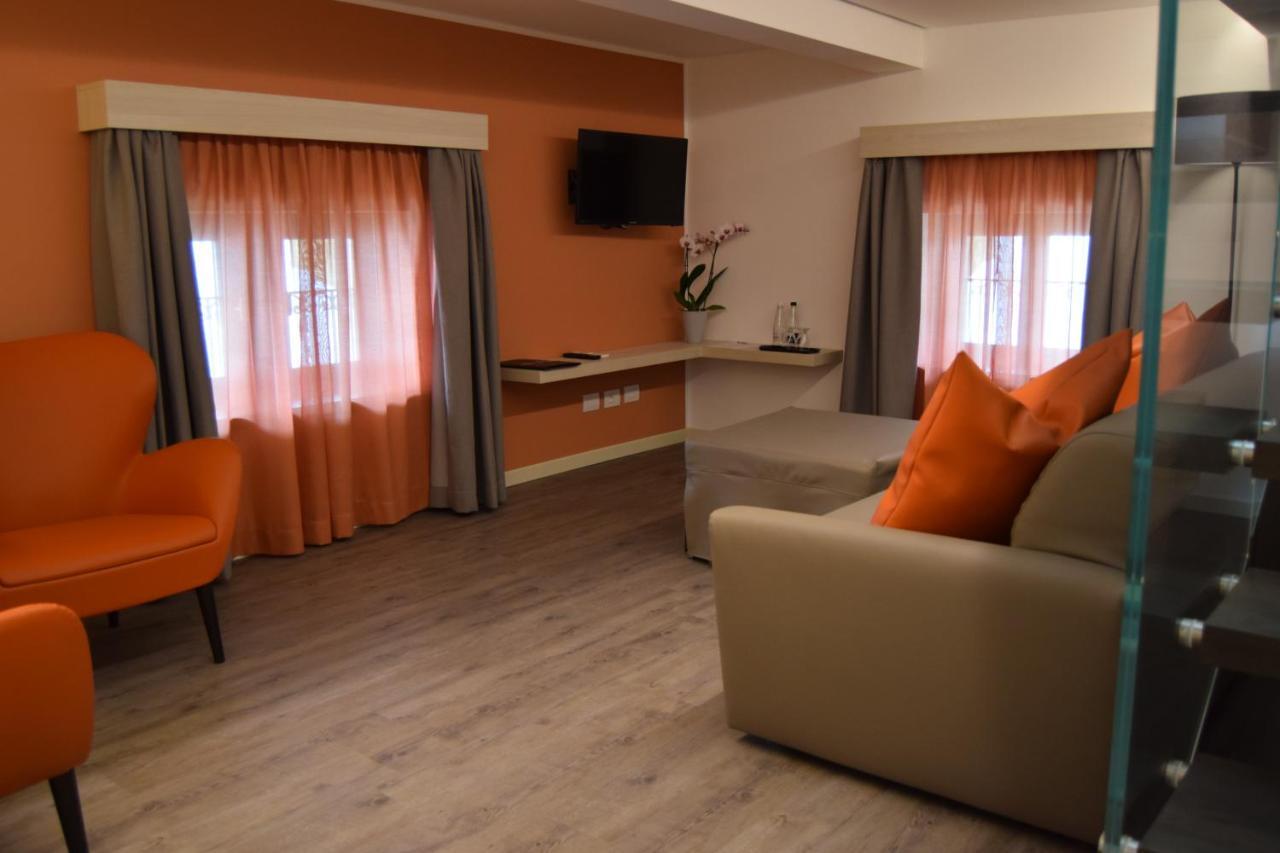 Villa Torre - Atmosfera Romantica Бренцоне-суль-Гарда Екстер'єр фото